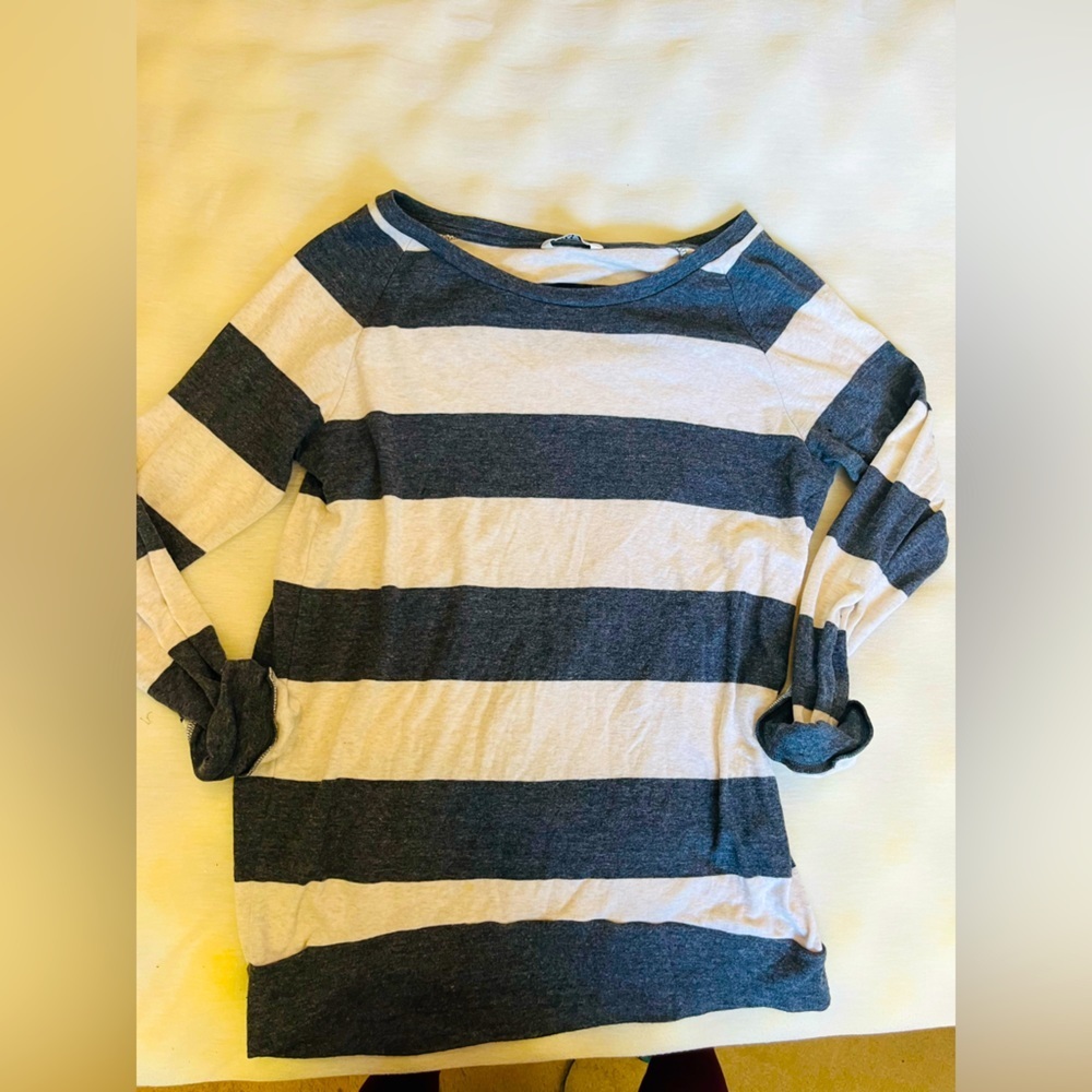 TNA xs shirt